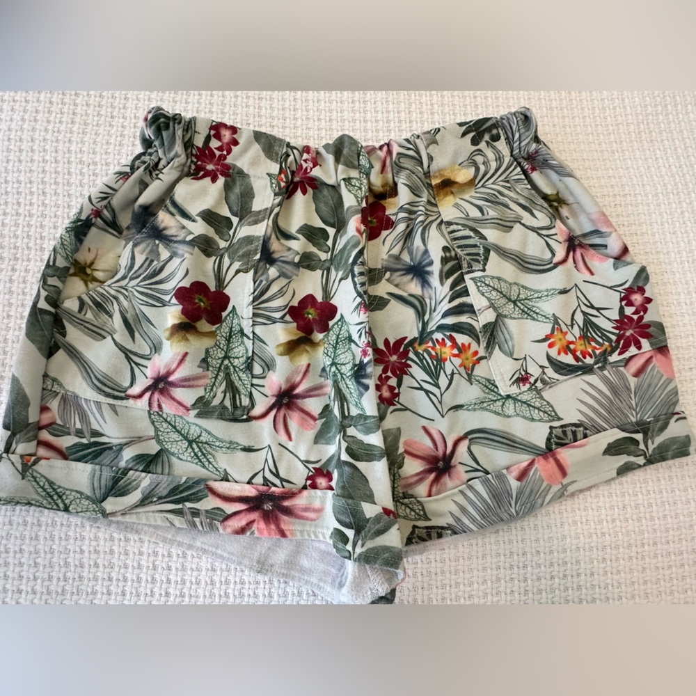 Floral short